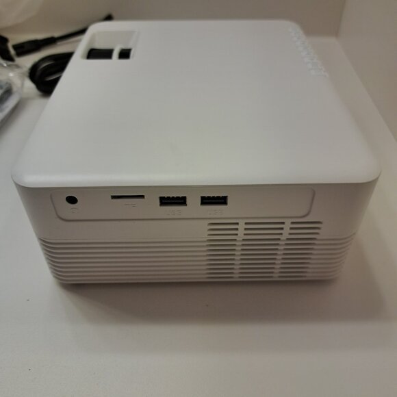 Smart LCD Projector Q351 low-cost smart projector built around Android 9.0 - Picture 5 of 7
